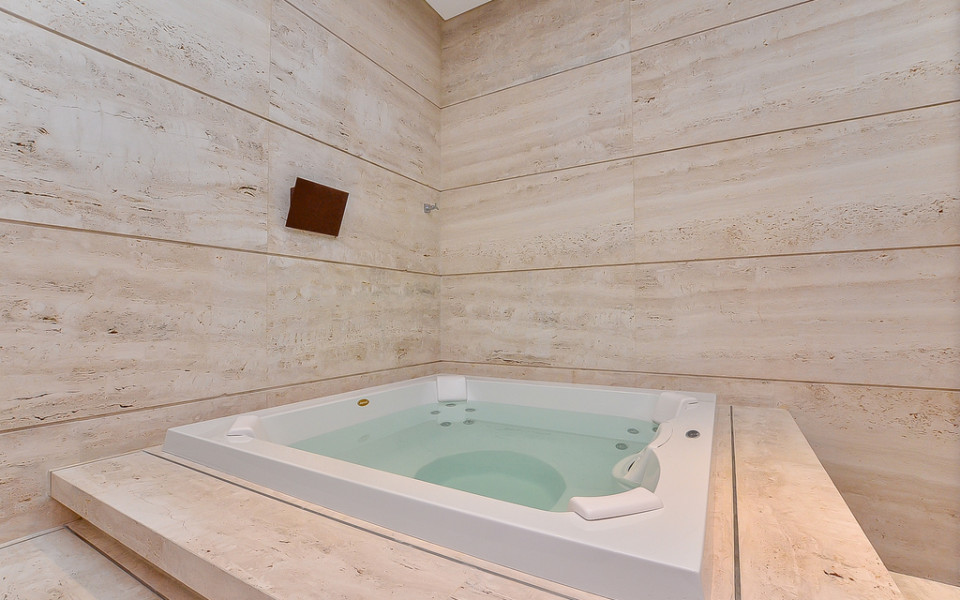 White Premium Living