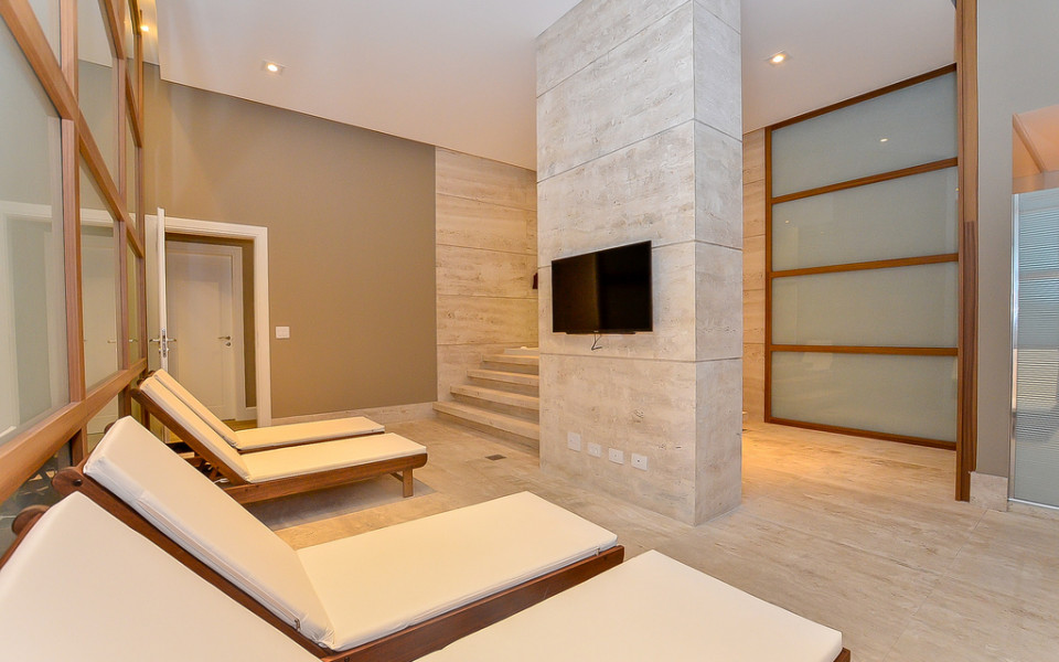 White Premium Living