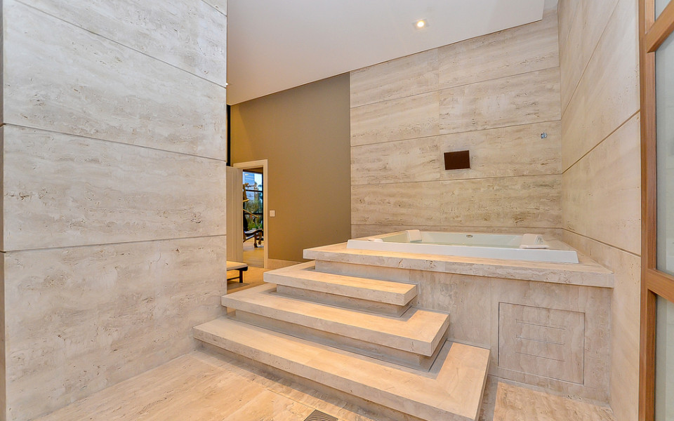 White Premium Living