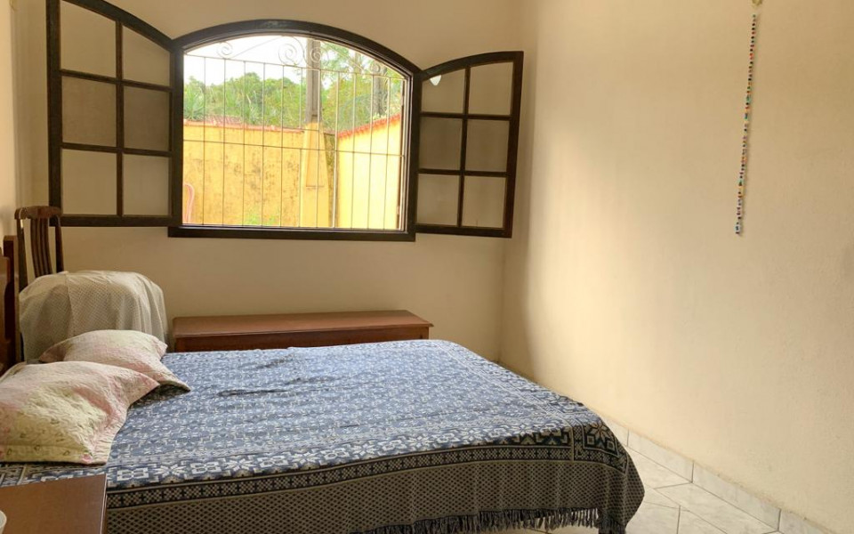 "Conforto urbano perfeito: casa 2 quartos c/ edícula, área gourmet, estacionamento 5 carros, centro