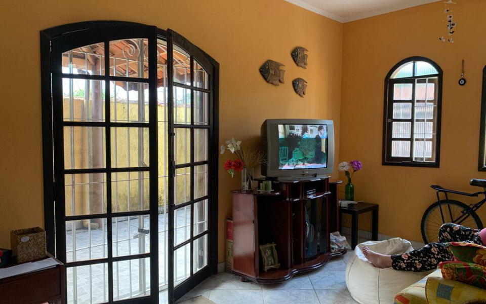 "Conforto urbano perfeito: casa 2 quartos c/ edícula, área gourmet, estacionamento 5 carros, centro