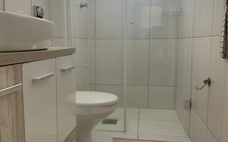 "Locação: Apartamento mobiliado com 02 quartos, lazer completo e internet inclusa!"