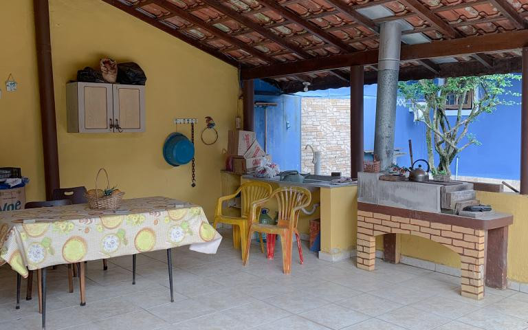 "Conforto urbano perfeito: casa 2 quartos c/ edícula, área gourmet, estacionamento 5 carros, centro