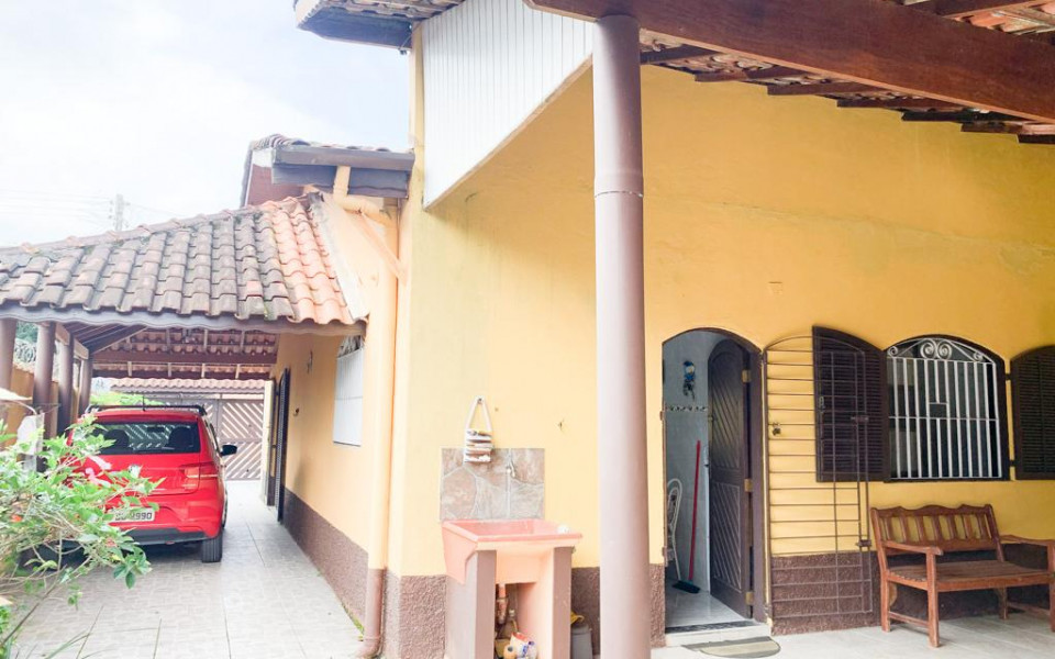 "Conforto urbano perfeito: casa 2 quartos c/ edícula, área gourmet, estacionamento 5 carros, centro