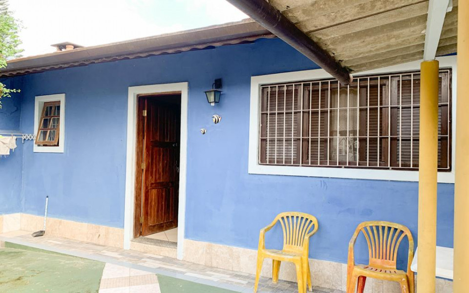 "Conforto urbano perfeito: casa 2 quartos c/ edícula, área gourmet, estacionamento 5 carros, centro